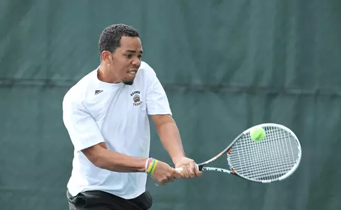 Men's Tennis Grabs First Ivy Win in 4-2 Triumph Over Yale Image