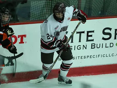 Women's Hockey Falls to No. 6 Harvard, 6-0 Image