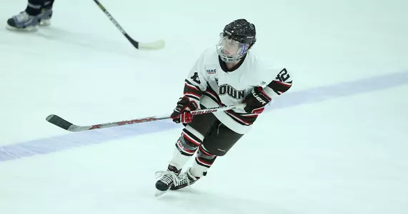 Sam Donovan's Hat Trick Powers Women's Hockey Past Sacred Heart, 6-1 Image