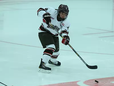 Women's Hockey Nearly Upsets No. 5 Quinnipiac in Season Finale Image