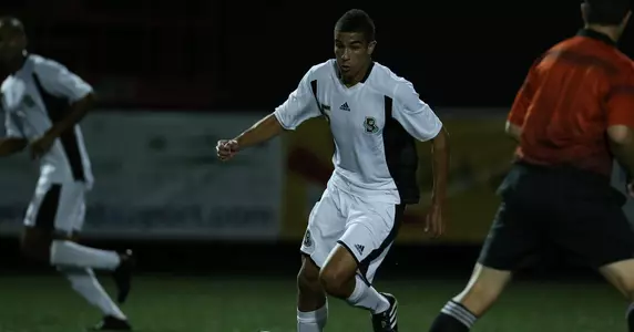 Men's Soccer Blanks Quinnipiac, 2-0 Image