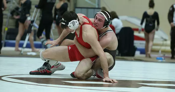 Wrestling Takes Lead at No. 16 Cornell before Dropping 30-13 Decision Image