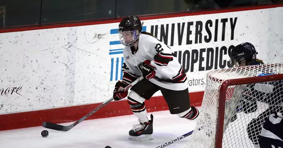 Women's Hockey Blanks Sacred Heart, 7-0, to Win Series Image