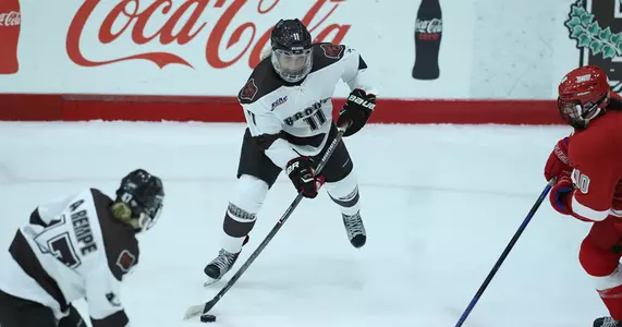 Women's Hockey Defeated by No. 5/4 Quinnipiac, 8-0 Image