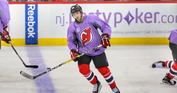 Men's Hockey's Nick Lappin '16 Makes NHL Debut Image