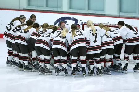 Women's Hockey Announces Award Winners and 2016-17 Captains Image