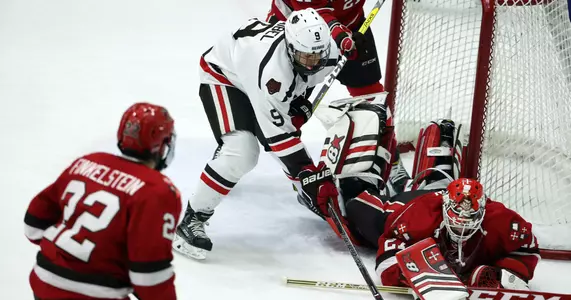 Men's Hockey Edged by No. 16/15 St. Lawrence, 2-1 Image