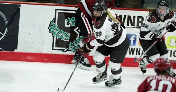 Women's Hockey Edged at Yale, 2-1 Image