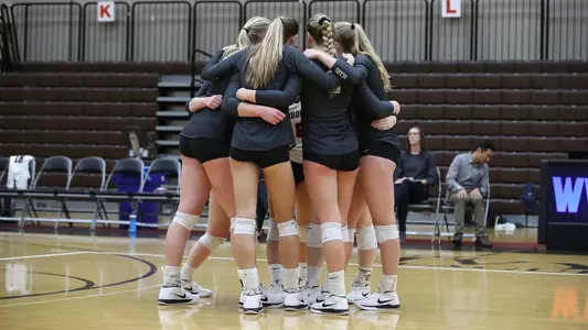 huddle_102718_040_web.jpg