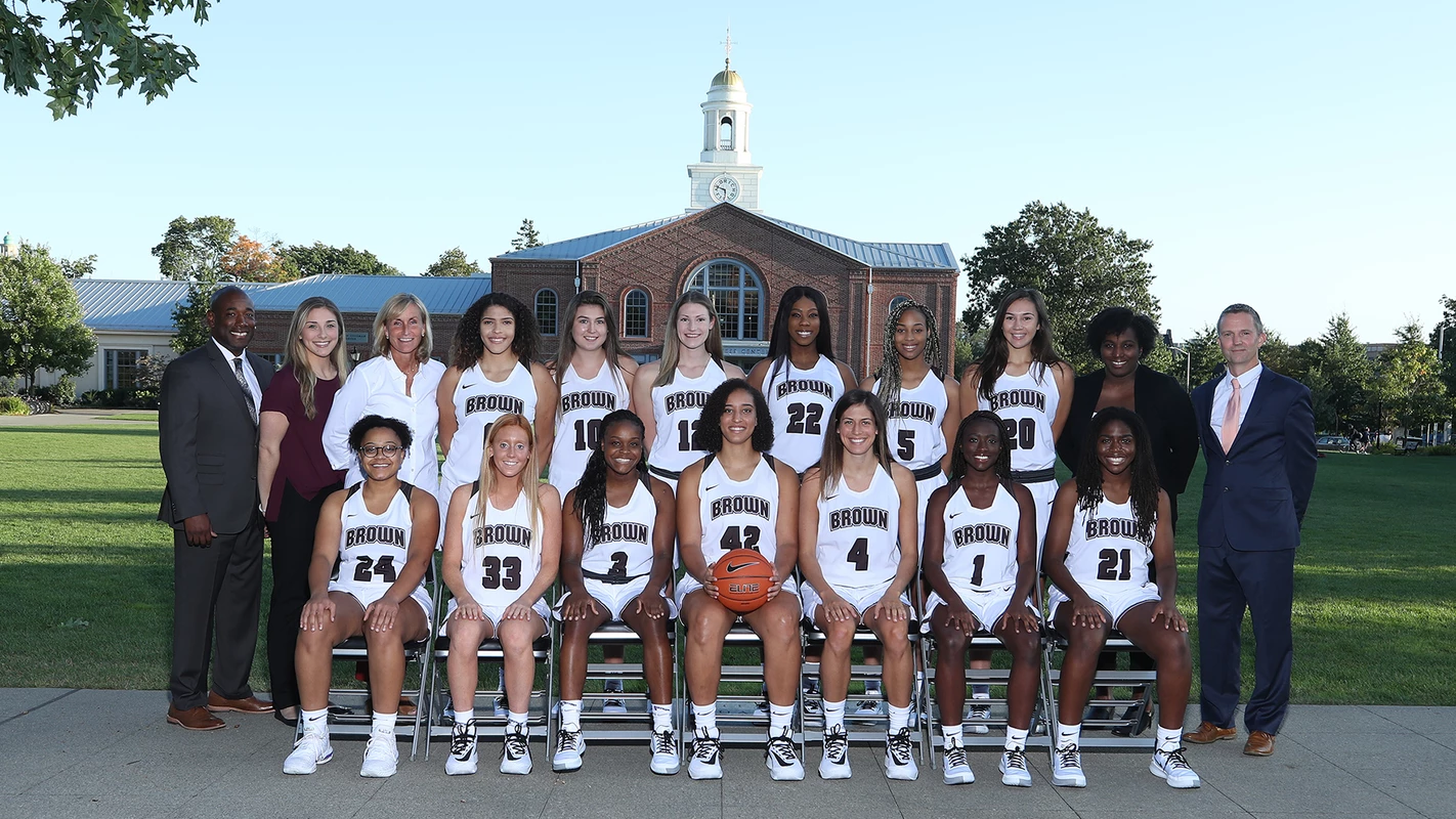 2019-20 wbb team photo 20-002_web