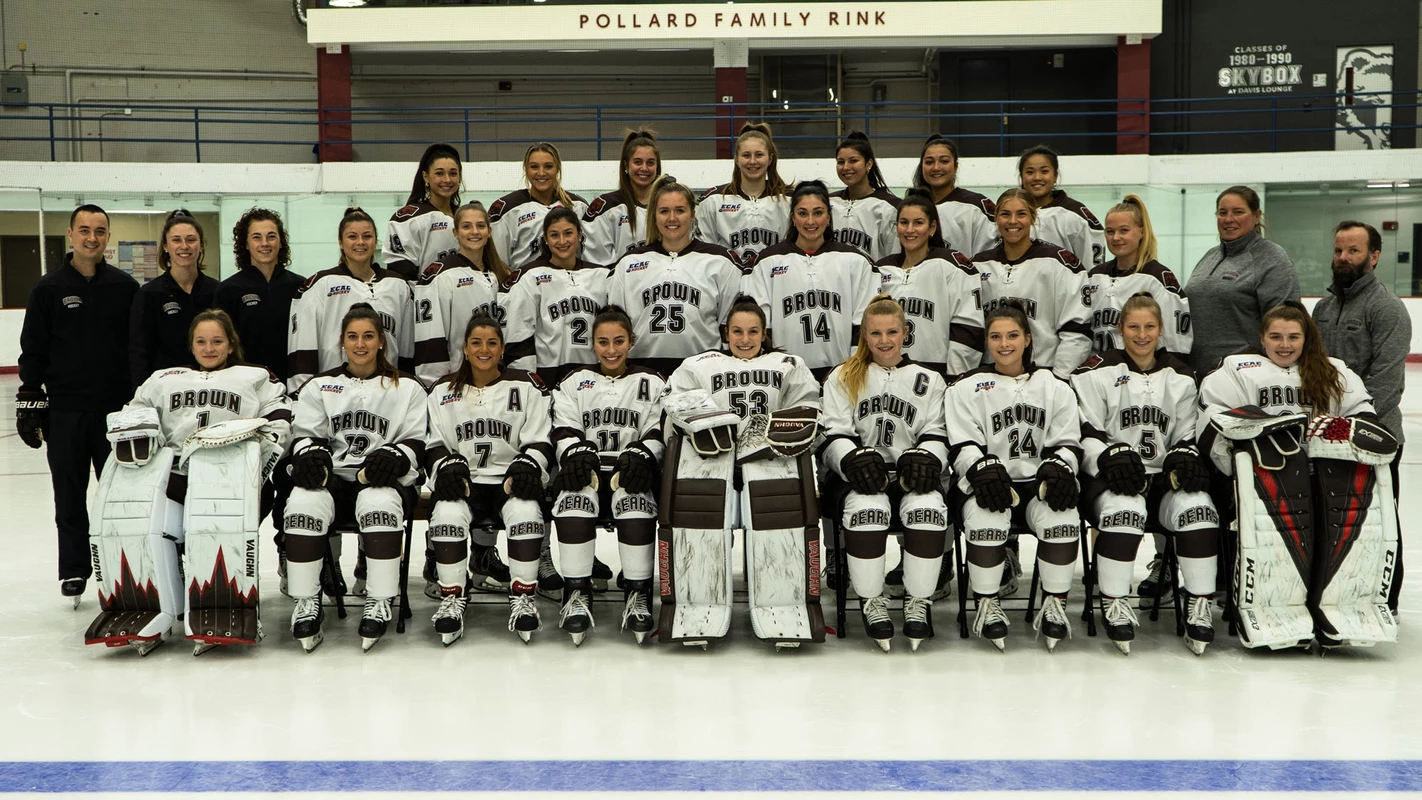 2021-22 Women's Hockey Team Photo