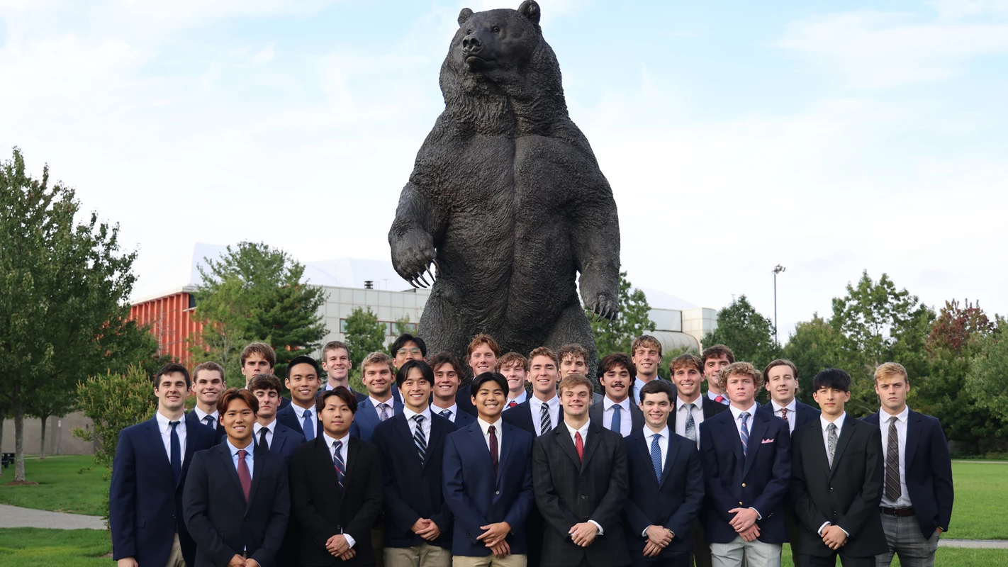 Men's swimming team photo 2022-23