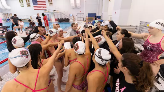 Women's Swimming Huddle