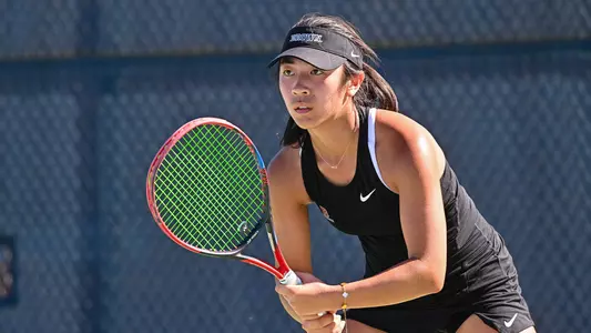Bella Hu prepares for her match