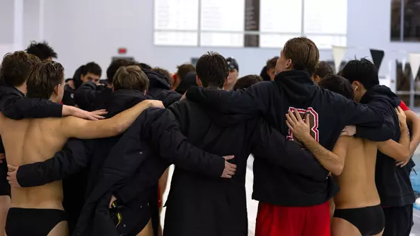 Men's Swim & Dive Huddle