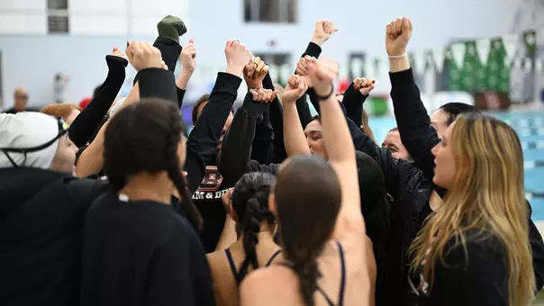 Women's Swim & Dive Huddle