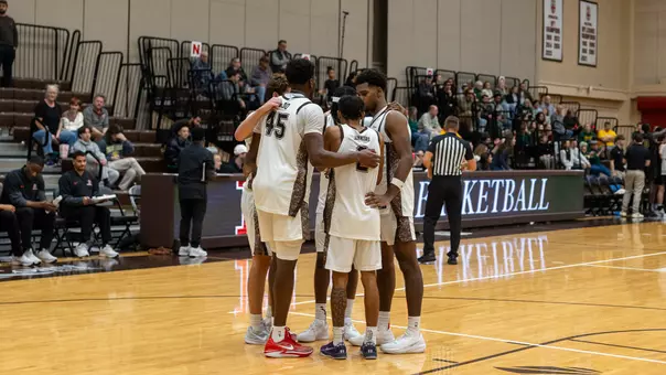 MBB Huddle Against Vermont