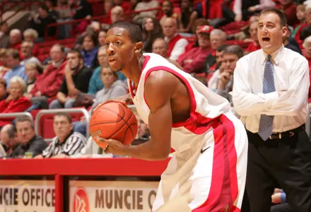 Men's Basketball Suffers Home Loss To Chattanooga; Travel To Las Vegas Next For Friday Game With Kansas