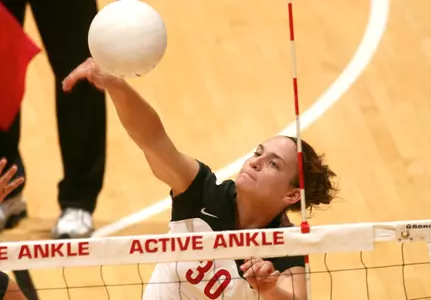 Women's Volleyball Survives Scare versus Buffalo