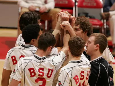No. 15 Loyola Sweeps Men?s Volleyball