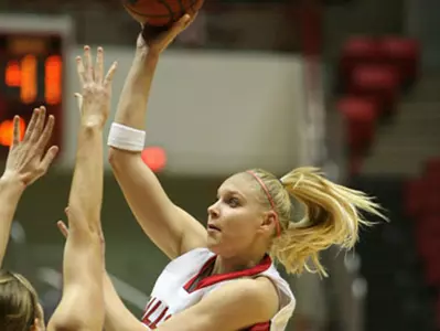 Women?s Basketball Falls At Evansville, 70-55