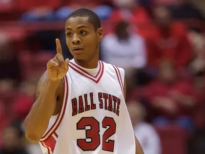 Newell?s Buzzer Beater Sends Men?s Hoops To Victory
