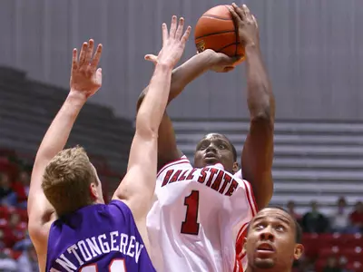 Men's Basketball Suffers 51-50 Loss To Evansville