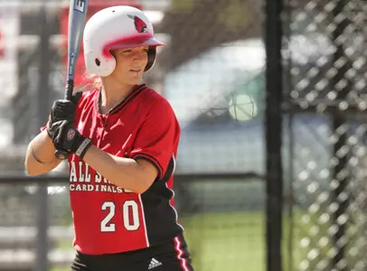 Softball Ends The First Day With A 1-1 Record