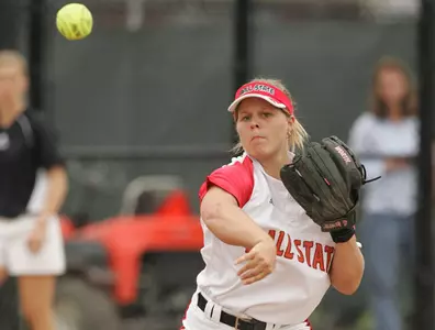 Softball Finishes Weekend 4-1