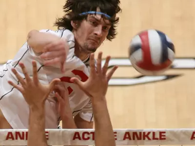 Men?s Volleyball's Upset Bid Of No. 3 UCLA Falls Short