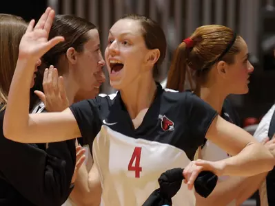 Chippewas Top Volleyball In Three