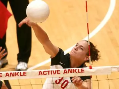 Volleyball Sweeps Past IUPUI