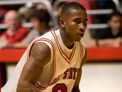 Five In Double Figures Leads Men's Hoops To MAC Win