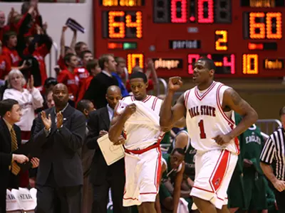 Perry's 20 Points Lifts Men's Basketball Past EMU