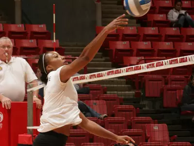 Women's Volleyball Swept By Western Michigan