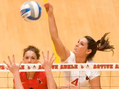 Women?s Volleyball Earns Five-Set Win At Toledo