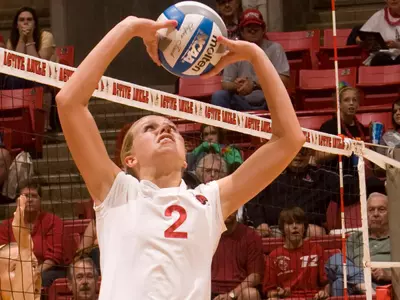 Women?s Volleyball Sweeps Indiana State, Improves To 2-0