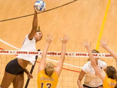 Women?s Volleyball Tops Eastern Illinois In Three