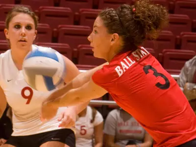 Louisville Tops Women?s Volleyball In Battle Of Cardinals