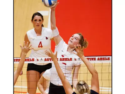 Toledo Slips Past Volleyball; 3-2
