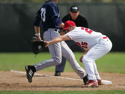 Baseball Defeats UAB 15-8 To Close Weekend Series