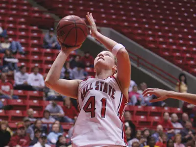 Women?s Basketball Loses Season Opener At Michigan 87-67