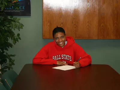 Johnson Signs With Women?s Tennis Program