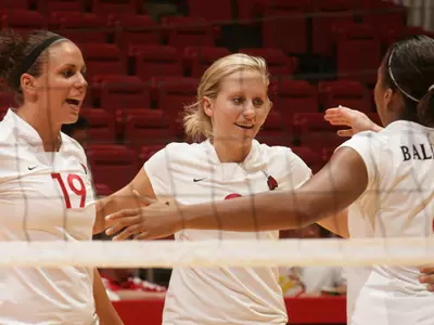 Volleyball Tops EMU For First Home Win