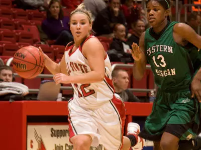 Women's Hoops Wins On The Road At Akron