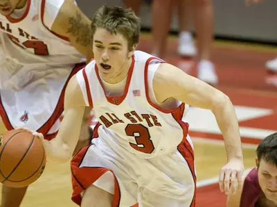 Inspired Effort Leads Men's Hoops Past Indiana State