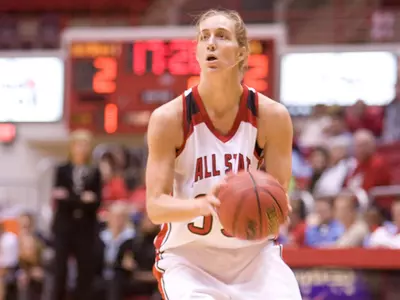 WBB Earns First Win Over Valpo In Worthen Arena