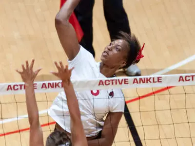 Women's Volleyball Scores Senior Day Sweep Of CMU