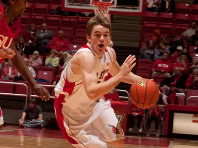 Men's Hoops Drops Hard Fought Overtime Contest To Akron