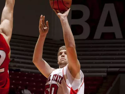 Men's Hoops Hosts Manchester New Year's Eve At 4 P.M.